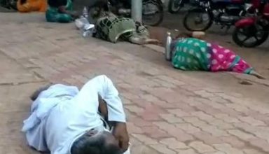 शर्मनाक! अस्पताल के बाहर फुटपाथ पर सोने को मजबूर हुआ कोरोना मरीज, हालत चिंताजनक