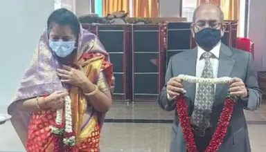 71 साल के पिता ने रचाई शादी तो बेटी ने ट्वीट कर कहा- किसी को अकेला…
