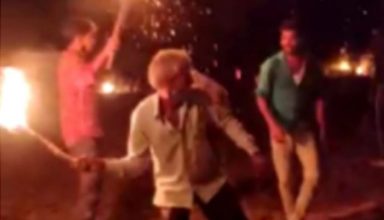 कोरोना को भगाने के लिए गांव में निकली मशाल जुलूस, रात 11 बजे मशालें लेकर भागे लोग