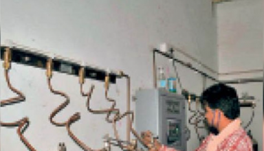 अस्पतालों में ऑक्सीजन की कमी के बाद ऐक्शन में आया केंद्र, अब इन कारखानों से होगी ऑक्सीजन की आपूर्ति
