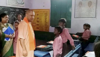 योगी सरकार बच्चों के यूनिफॉर्म, बैग के लिए बैंक खाते में सीधे भेजेगी पैसा, बच्चों के खाते में आयेंगे इतने रुपये
