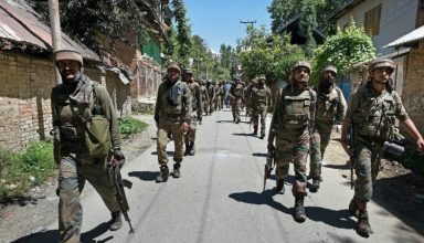 जम्मू-कश्मीर के त्राल में सुरक्षाबलों और आतंकियों के बीच मुठभेड़, धार्मिक स्थल में छिपकर बड़े षड्यंत्र का संदेह, दो ढेर