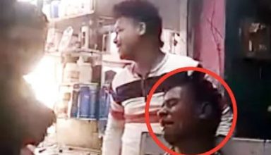 सैलून में चला ऐसा गाना कि ग्राहक ने फूट-फूटकर रोना किया शुरू, देखें VIDEO