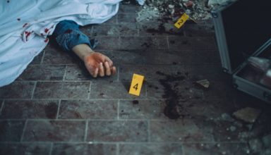 हत्या के आरोप में भीड़ ने युवक को पीट-पीटकर किया अधमरा, फिर जिंदा जलाया