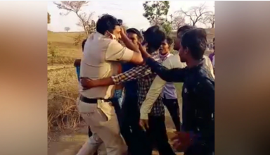 जुआ पकड़ने गई पुलिस पर गांव वालों ने किया हमला, जान बचाकर किसी तरह भागे पुलिस वाले
