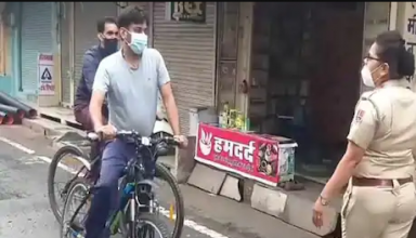 लॉकडाउन की स्थिति का जायज़ा लेने निकले कलेक्टर, महिला सिपाही ने रोक लिया, पूछा कहां जा रहे हो?