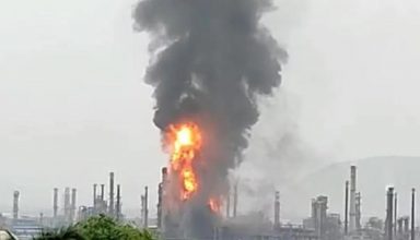 आंध्र प्रदेश : HPCL के प्लांट में अचानक लगी आग, सायरन बजते ही बाहर भागे श्रमिक, मौके पर पहुंची दमकल