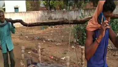 मृतक बेटी के शव को लाचार पिता खाट पर रखकर 25 किलोमीटर तक पैदल चलने को हुआ मजबूर, जानें पूरा मामला