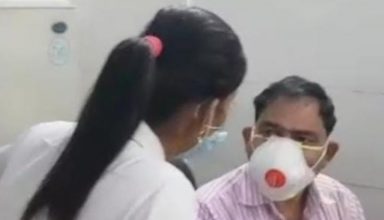 UP के रामपुर जिला अस्पताल में नर्स ने ऑन ड्यूटी डॉक्टर को मारा थप्पड़, हुई सस्पेंड