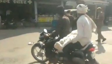 UP: घंटों इंतजार के बाद भी बेटे के शव को पोस्टमार्टम कराने के लिए नहीं मिला शव वाहन, तो बाइक पर ही ले गया पिता…