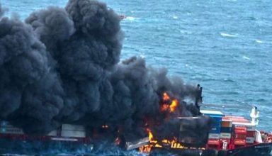 मालवाहक जहाज जलने से श्रीलंका में एसिड रन की संभावना, एमईपीए ने जारी किया अलर्ट