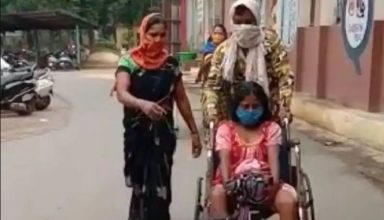 शर्मनाक : कोविड जांच के लिए लाइन में लगे-लगे ही गर्भवती महिला ने दिया ह्वीलचेयर पर बच्चे को जन्म, अस्पताल ने मांगा था टेस्ट रिपोर्ट…