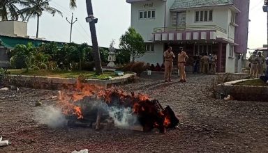 सालगिरह मनाने के बाद की पत्नी से मारपीट, खिलाया जहर, मायके वालों ने ससुराल के आंगन में ही किया अंतिम संस्कार