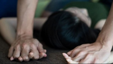 खेत में काम कर रहे परिजनों के पास जा रही 8 साल की मासूम को दरिंदे ने बनाया हवश का शिकार, बच्ची की चीख से खुला…