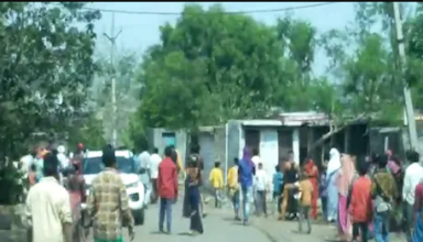 कोरोना वैक्सीन लगाने पहुंची टीम पर ग्रामींणो ने लाठी और तलवार से किया हमला, तहसीलदार ने भागकर बचाई जान