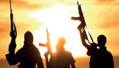 कश्मीर में आतंकियों ने पूर्व SPO को घर में घुस कर मारी गोली, अस्पताल में पत्नी ने भी तोड़ा दम