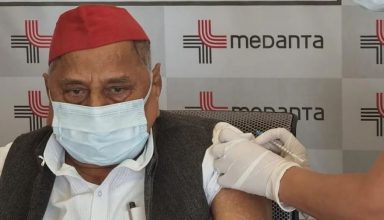 अखिलेश के विरोध के बावजूद पिता मुलायम सिंह ने लगवाई कोरोना वैक्सीन, कहा था- नहीं लगवा सकते बीजेपी की वैक्सीन