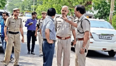 तीन सिपाहियों ने मिलकर पत्नी और बच्चे के सामने DSP को चौराहे पर जमकर पीटा, एक ने मारा चांटा तो दूसरे ने चबा ली उंगली