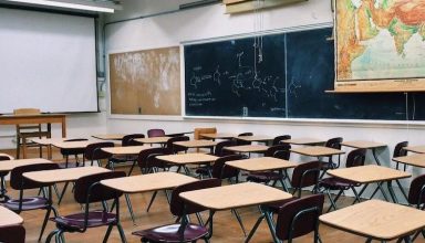 UP School Reopen: लंबे इंतजार के बाद अब दोबारा स्कूल खुलने को तैयार, जानिए कब से खुलेंगे स्कूल और करना होगा किन नियमों का पालन