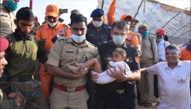 आगरा : 9 घंटे कड़ी मशक्कत के बाद बची बच्चे की जान, NDRF ने की कार्रवाई की मांग, अब और कितनी…
