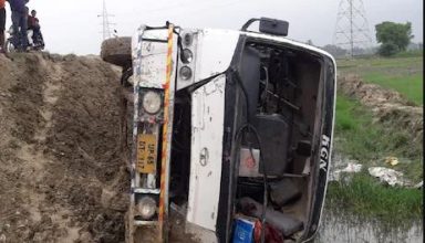 UP: यात्रियों की जान खतरे में डालकर चलती बस से कूदा ड्राइवर, बाल-बाल बचे यात्री, 42 घायल, 4 की हालत गंभीर