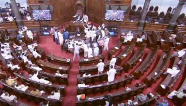 Monsoon Session: संसद के दोनों सदनों में विपक्ष के जोरदार हंगामे के बीच लोकसभा और राज्यसभा की कार्यवाही स्थगित