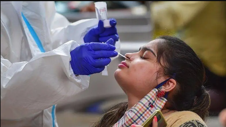 इस राज्य में कोरोना महामारी से मची तबाही, हर 10 मिनट में हो रही एक मरीज की मौत, महाराष्ट्र में जारी किया गया अलर्ट