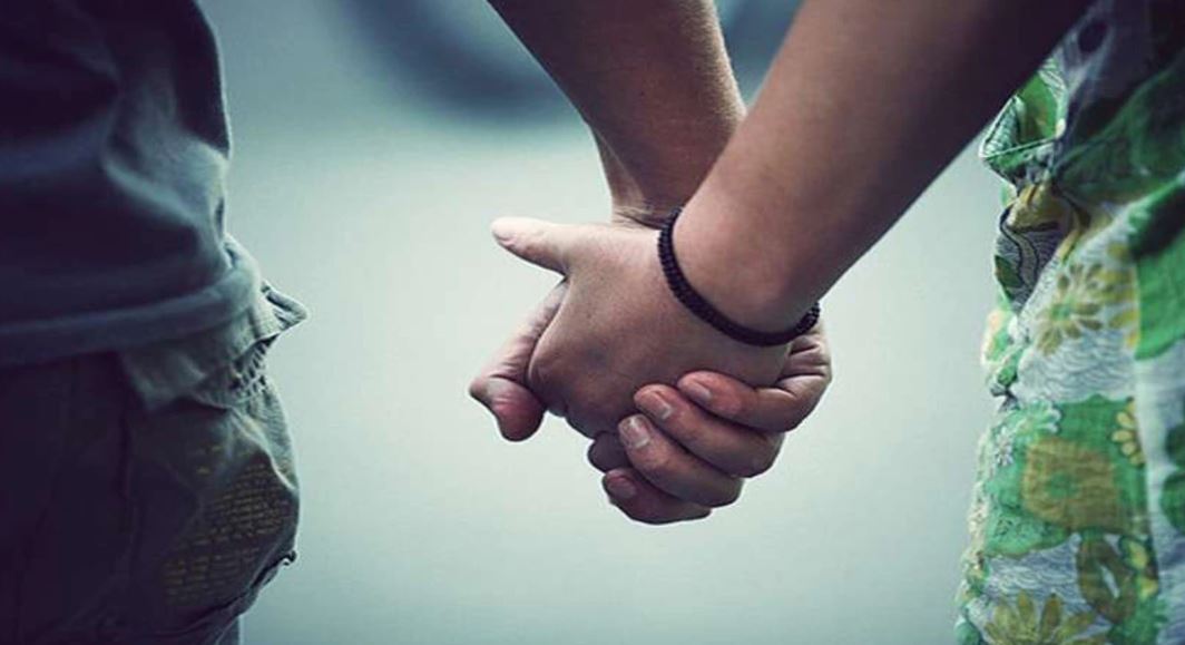प्यार के चक्कर में किरायेदार के साथ फरार हुई मकान मालकिन, 10 साल के बच्चे को भी ले गई साथ