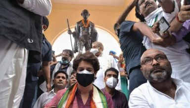 लखनऊ: मौन व्रत मामले में प्रियंका गांधी समेत सैकड़ों कार्यकर्ताओं पर केस, धारा 144 के उल्लंघन का आरोप, जानें क्या है पूरा मामला
