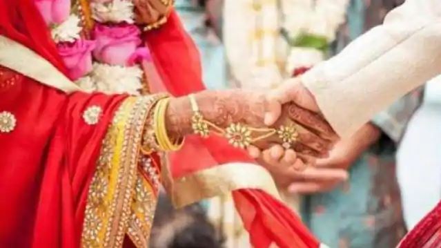 शादी की रात ही छत से कूद कर भागी दुल्हन, तबियत खराब होने का किया था बहाना, लेकिन…