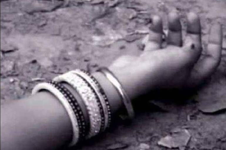 डॉक्टरों की लापरवाही से महिला की हुई मौत, ऑपरेशन के दौरान पेट में छोड़ा था कपड़ा