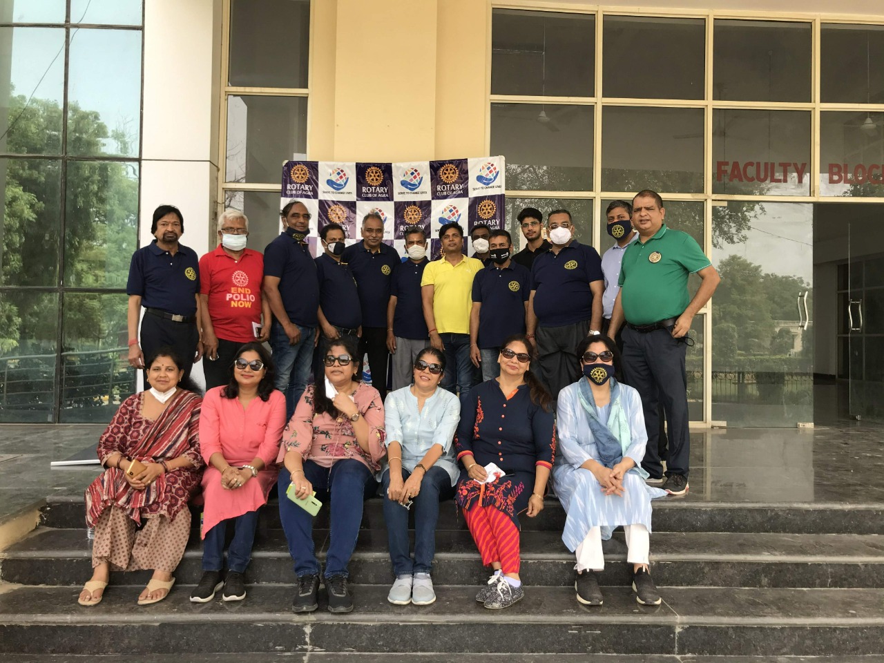 आगरा में दिखा युवाओं का पर्यावरण के लिए प्रेम, लगाए खूब पेड़…