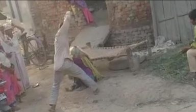 बूढ़ी मां की चप्पल से पिटाई कर रहा था कलयुगी बेटा, वीडियो वायरल होने पर गिरफ्तार