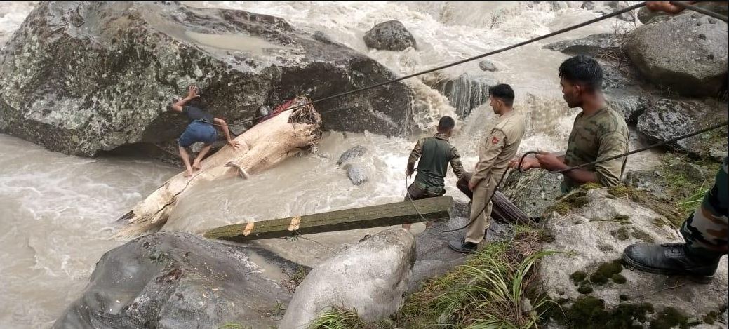 जम्मू-कश्मीर : अमरनाथ गुफा के पास अचानक बादल फटने से बढ़ा सिंधु नदी का जलस्‍तर, NDRF टीम मौके पर
