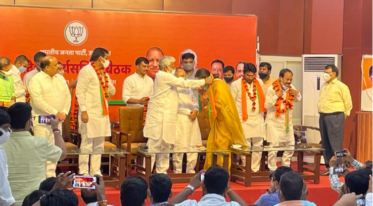 समाज सेविका डॉ. बीना लवानियां BJP में हुई शामिल, स्वतंत्र देव सिंह ने दिलाई सदस्यता