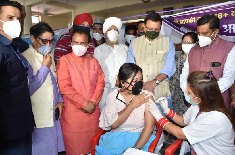 CM धामी ने किया मेगा कोविड वैक्सीनेश कैंप का शुभारंभ, 4 महीने में शत प्रतिशत टीकाकरण का लक्ष्य