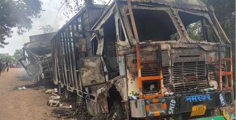 असम के दीमा हसाओ जिले में उग्रवादियों ने लगाई सात ट्रक में आग, पांच ड्राइवरों की मौत, सर्च ऑपरेशन जारी