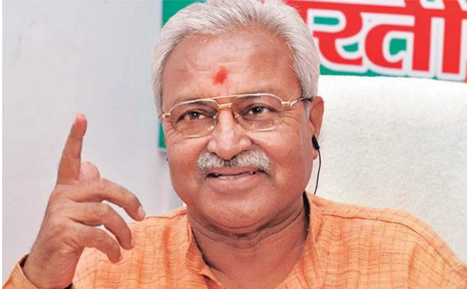 ब्राह्मण सम्मेलन को लेकर BJP के पूर्व प्रदेश अध्यक्ष ने जमकर निशाना साधा, बोले- सतीश खुद मायावती के बराबर नहीं बैठ सकते, ब्राह्मणों को क्या सम्मान दिलाएंगे