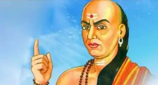 Chanakya Niti: आपके जीवन में हैं ये तीन चीज तो धरती ही बन जायेगी स्वर्ग