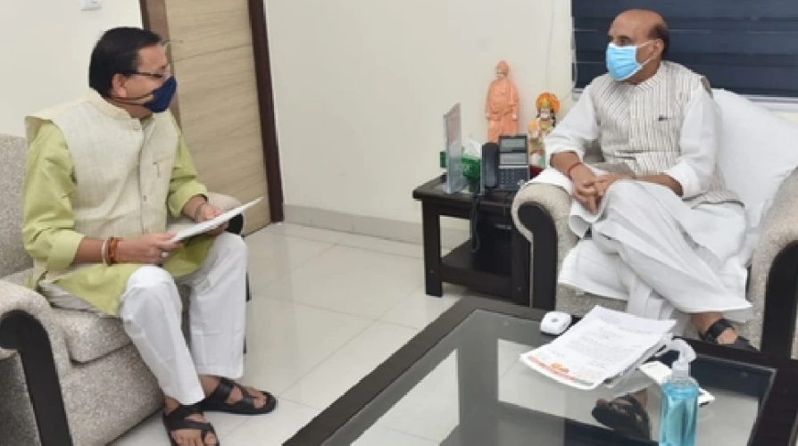 CM पुष्कर धामी ने की रक्षा मंत्री राजनाथ सिंह से मुलाकात, इन मामलों को लेकर हुई चर्चा