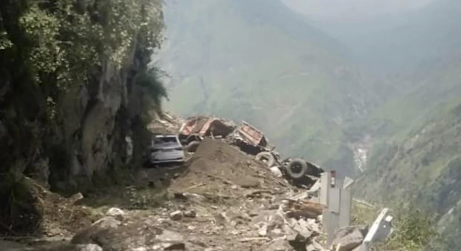 हिमाचल के किन्नौर में भीषण हादसा, मलबे की चपेट में आई बस, 30 से 40 लोगों के दबे होने की आशंका