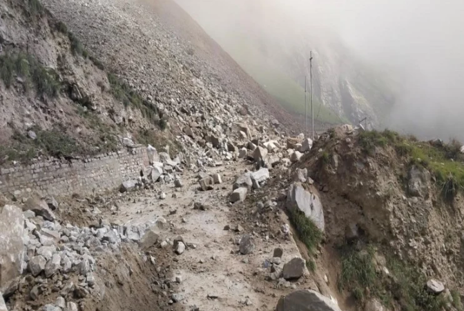 राजधानी देहरादून में मौसम साफ, अधिकतर इलाकों में छाए बादल, जोशीमठ-मलारी हाईवे का खुलने-बंद होने का सिलसिला जारी
