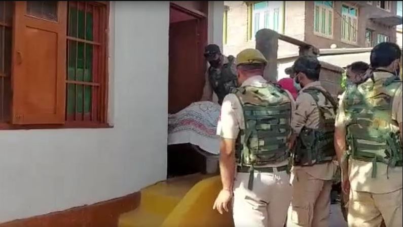 जम्मू-कश्मीर में BJP नेता और उनकी पत्नी की हत्या, आतंकियों ने बरसाई गोलियां, रास्ते में तोड़ा दम