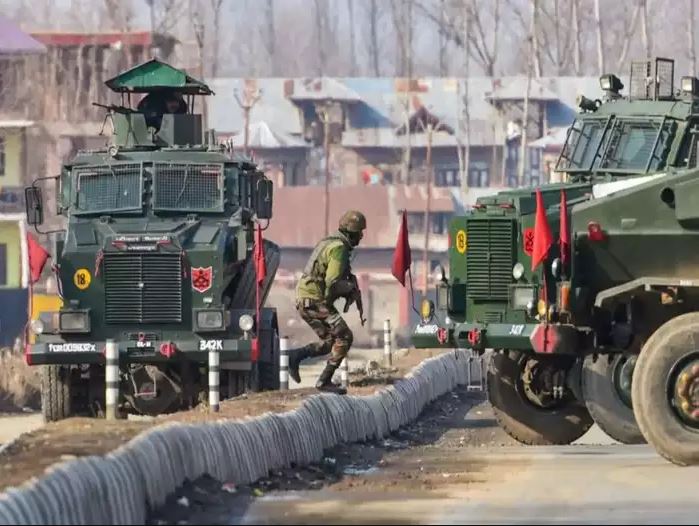 जम्मू-कश्मीर के शोपियां में CRPF पार्टी पर आतंकियों का हमला, एक जवान घायल, तलाशी अभियान जारी