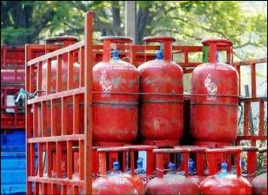 LPG सिलेंडरों की कीमतों में एक बार फिर हुई बढ़ोत्तरी, जानिए क्या है आपके शहर का रेट