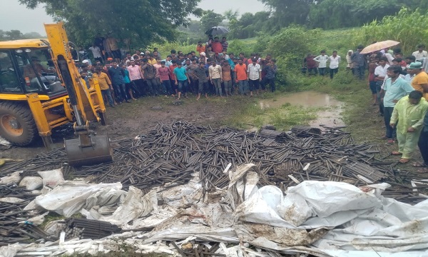 महाराष्ट्र के बुलढाणा में बड़ा दर्दनाक हादसा, सड़क पर बने गड्ढे ने ली 13 मजदूरों की जान, 3 घायल