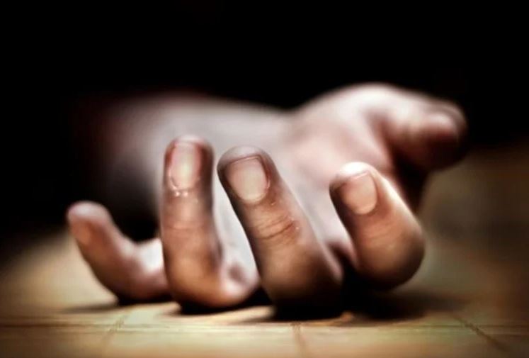 बेटे के ऑनलाइन स्टडी न करने से नाराज मां ने की गला घोंटकर हत्या, खुद भी लगाई फांसी