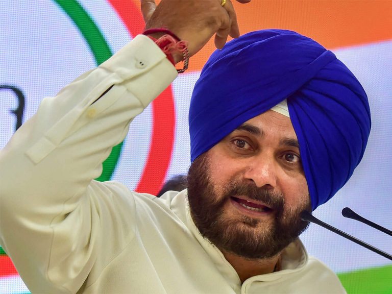 माली के इस्तीफे पर सिद्धू को कांग्रेस की धमकी, अगर नहीं मिला फैसले लेने की छूट तो ईंट से ईंट बजा देंगे