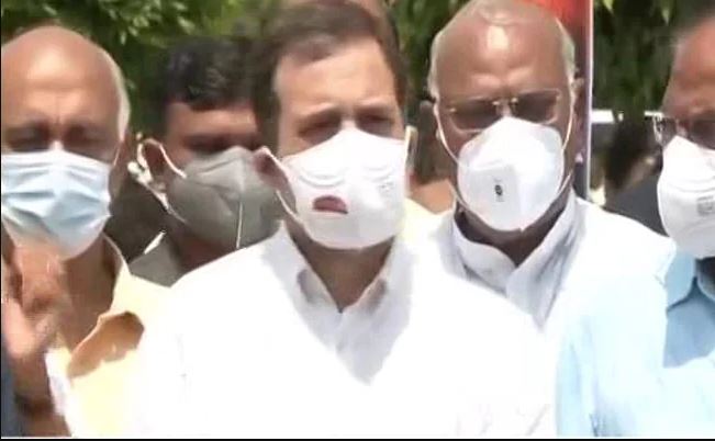 संसद के मॉनसून सत्र खत्म होने के बाद विपक्ष का पैदल मार्च, राहुल बोले- ‘हमें बोलने नहीं दिया गया, ये लोकतंत्र की हत्या