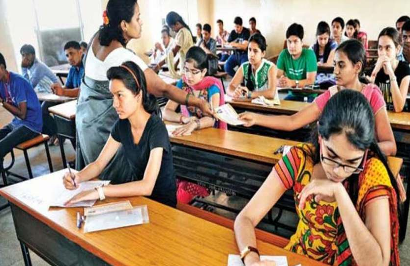 महिला को इलेक्ट्रॉनिक डिवाइस से नकल करा रहा था जीजा, लाइट कटने पर ऐसे खुला पोल
